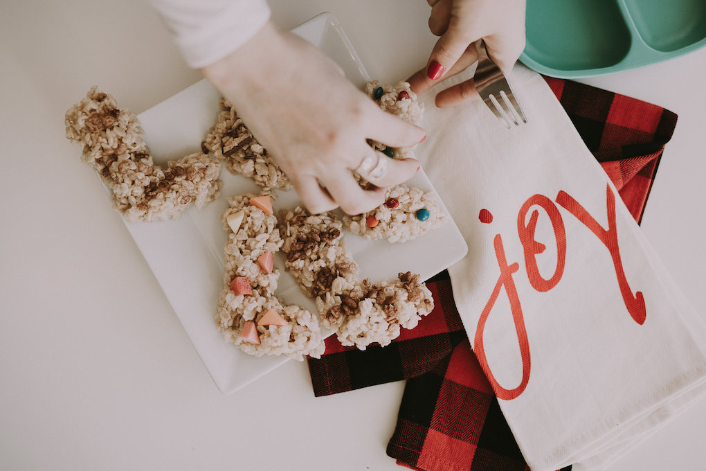 holiday rice krispies treats to make with your little stockings with m&m's