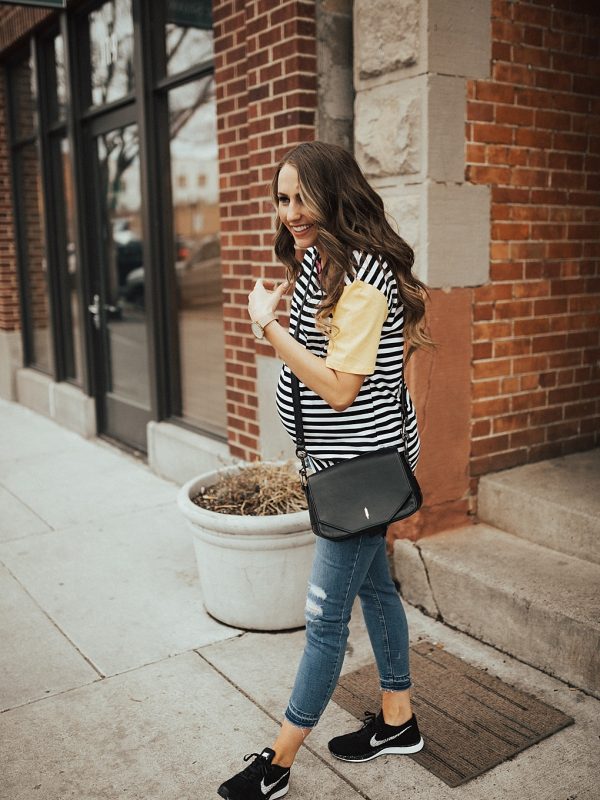 Bookmark this pos ASAP! See how Utah Style blogger Dani Marie is styling statement basic tees in time for Spring.