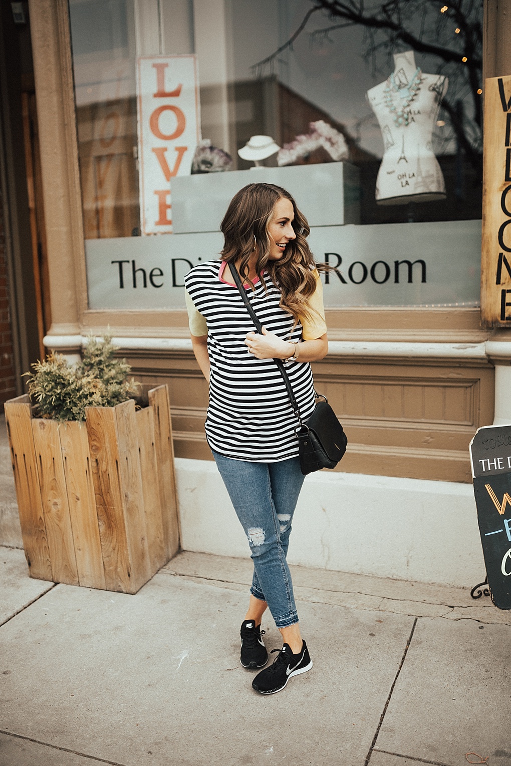 SAVE this ASAP for the perfect tips on how to style a momiform look thanks to Utah Style Blogger Dani Marie. 