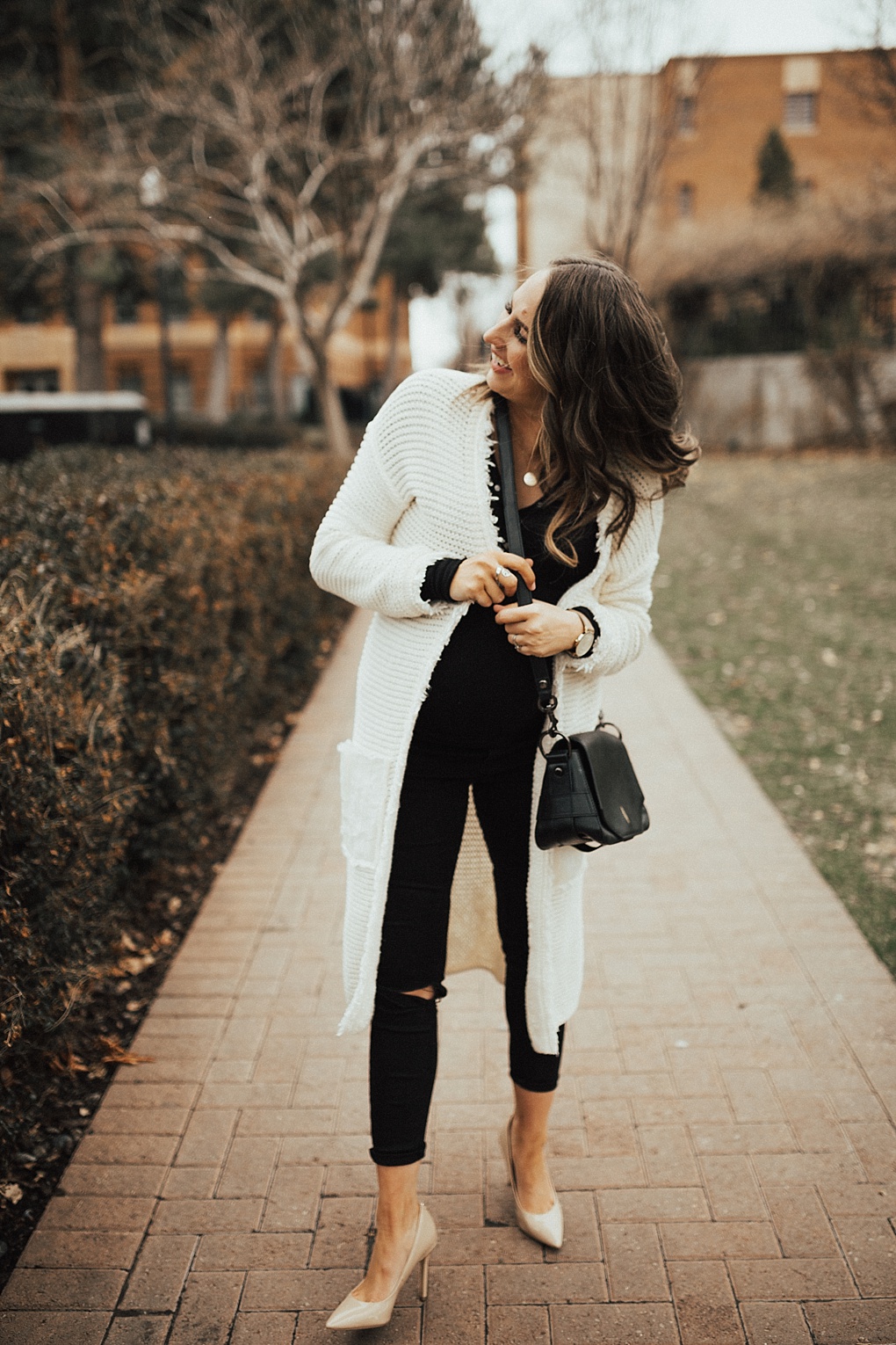 Bookmark this post ASAP! Utah Style Blogger Dani Marie shares her top tips on how to dress up a duster cardigan for Spring! 