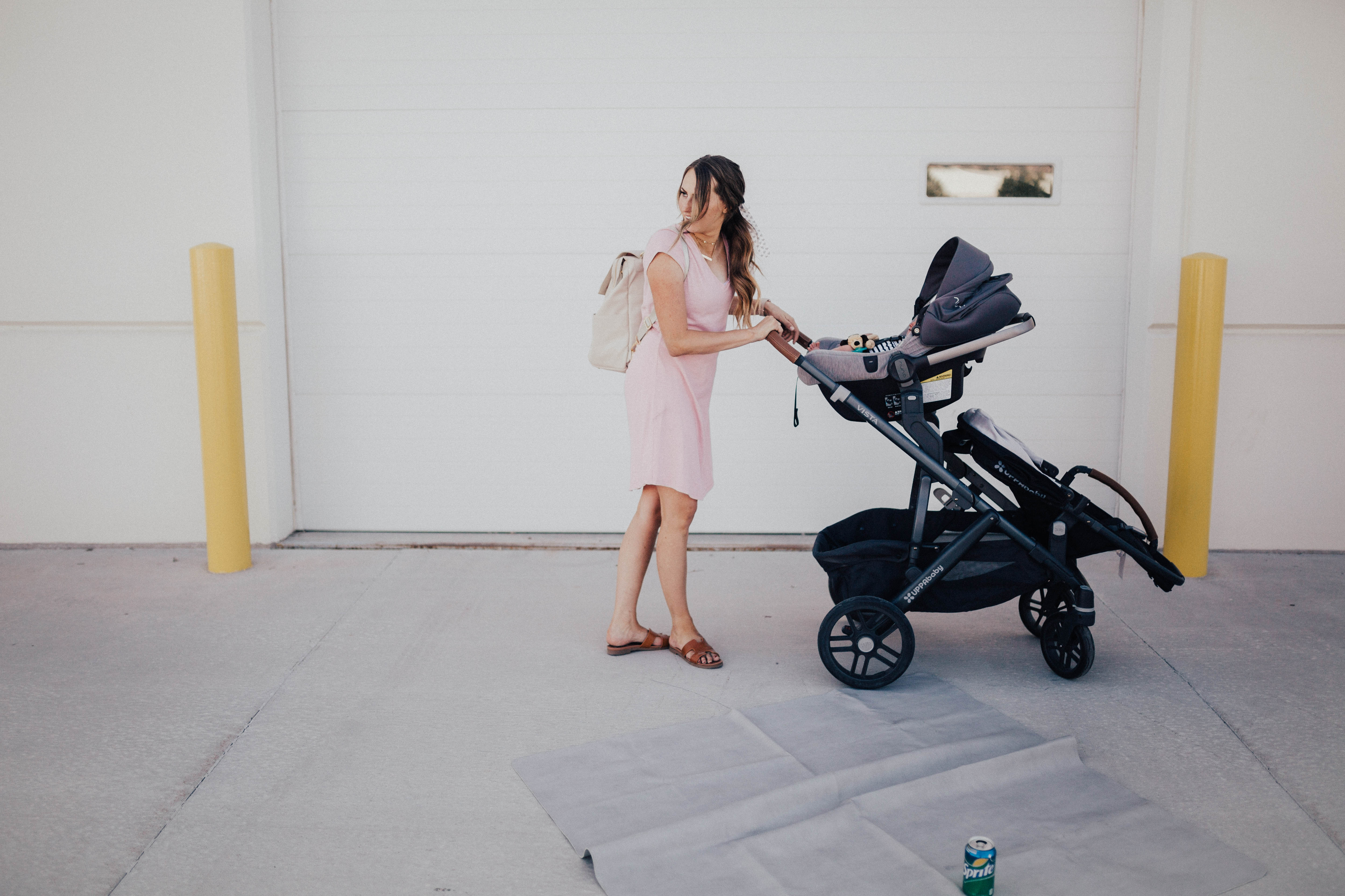 The must have on the go products for any mama on the go! SAVE this post!