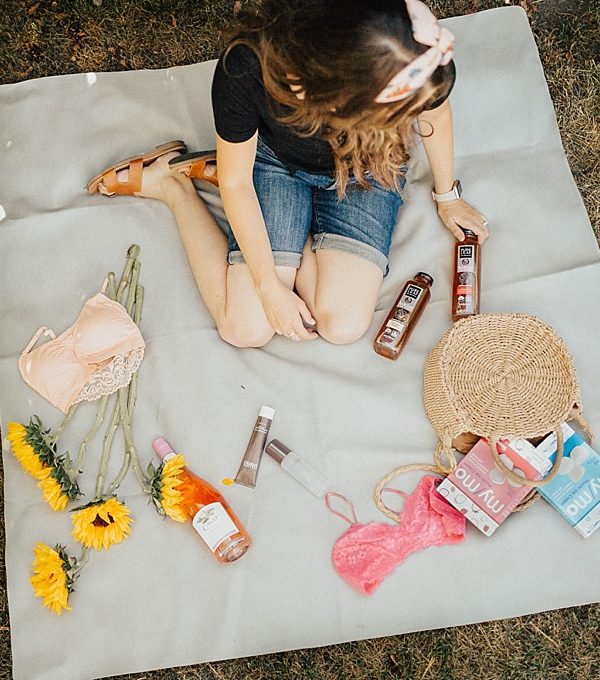 SAVE this post for the perfect summer essentials to keep in your bag whether you are at the pool, a BBQ, or on the go!