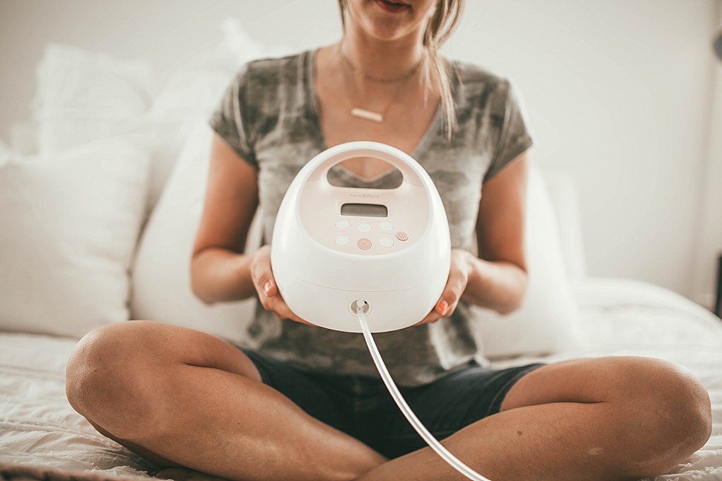 Not sure what the best breast pump is? Utah Style blogger Dani Marie is sharing the difference between two of the best breast pumps on the market! 