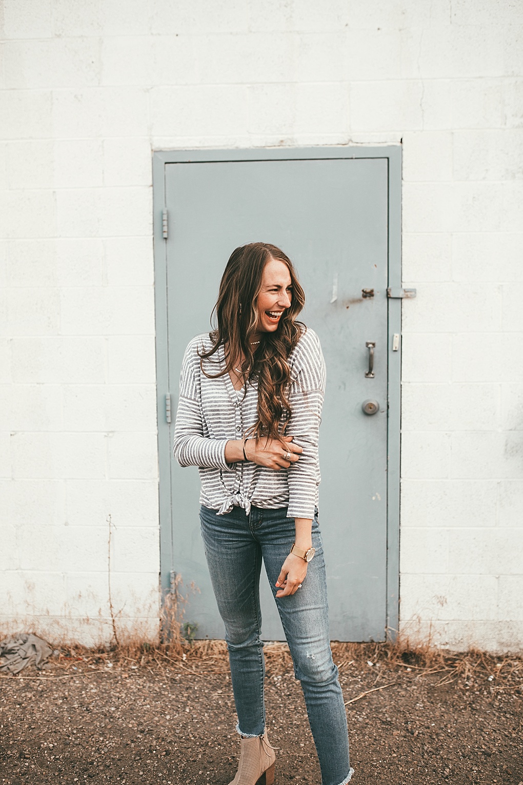 Ladies who says nursing friendly tops can't also be super stylish? Utah Style Blogger Dani Marie is sharing her favorite nursing friendly tops for Fall. 