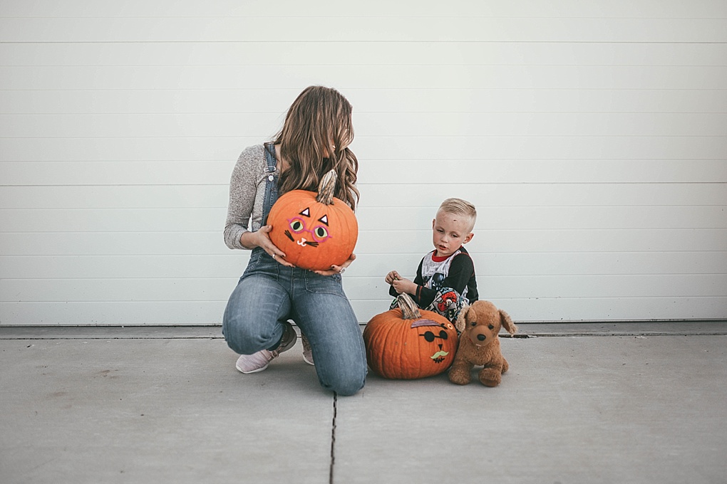 Need help planning fall activities? Utah Style Blogger Dani Marie is sharing her fall live list and what her family is doing this fall. 