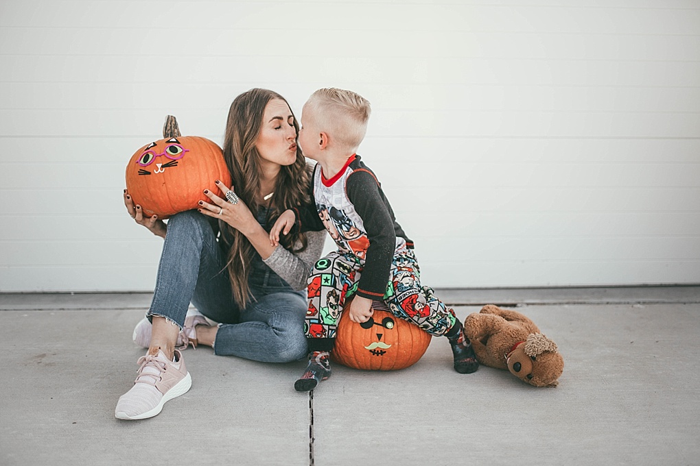 Need help planning fall activities? Utah Style Blogger Dani Marie is sharing her fall live list and what her family is doing this fall. 