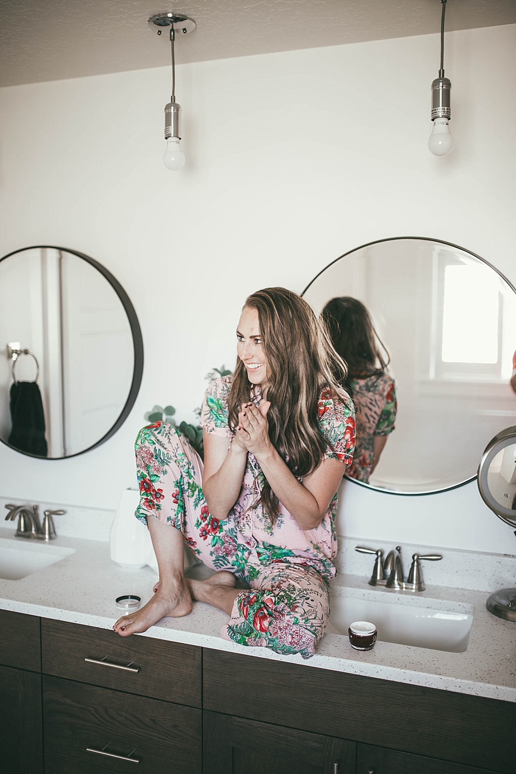 The holidays are here! Need help looking and feeling your best this holiday season? Utah Style Blogger Dani Marie is sharing her 5 simple tips here!
