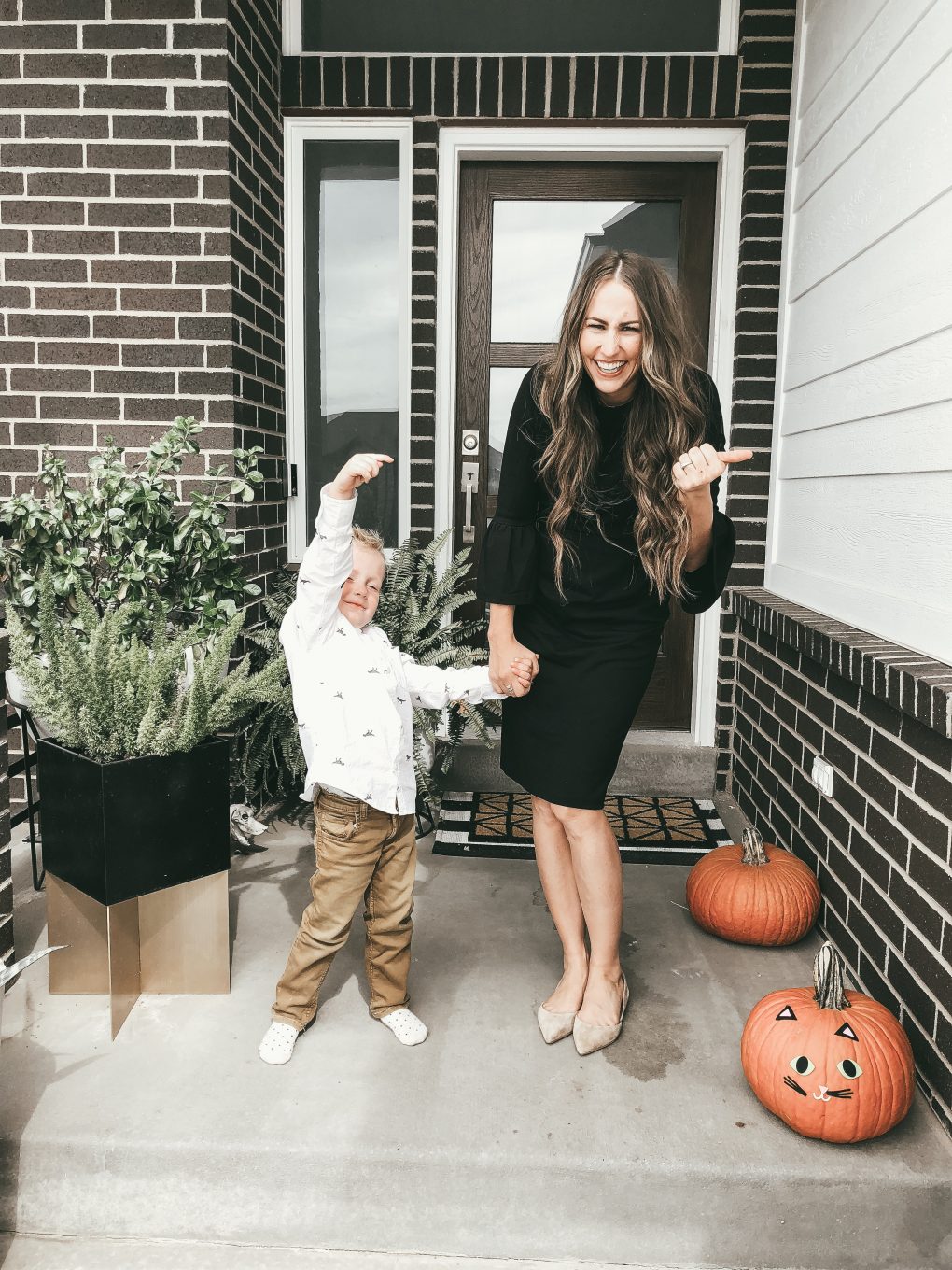 Anyone else SUPER excited for Halloween? Utah Style Blogger Dani Marie is sharing her top Halloween traditions with the kids for this year. 