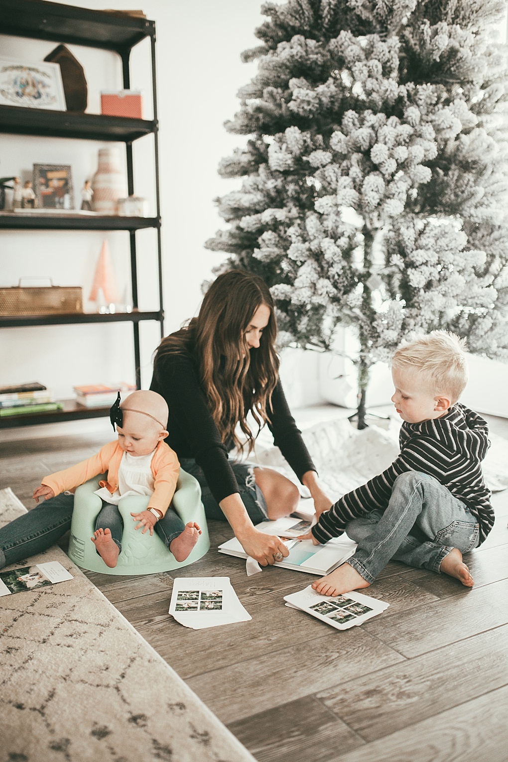 Holiday cards can be overwheming right? Utah Style Blogger Dani Marie is sharing her easy tips and tricks to ordering holiday cards like a pro. See them here!