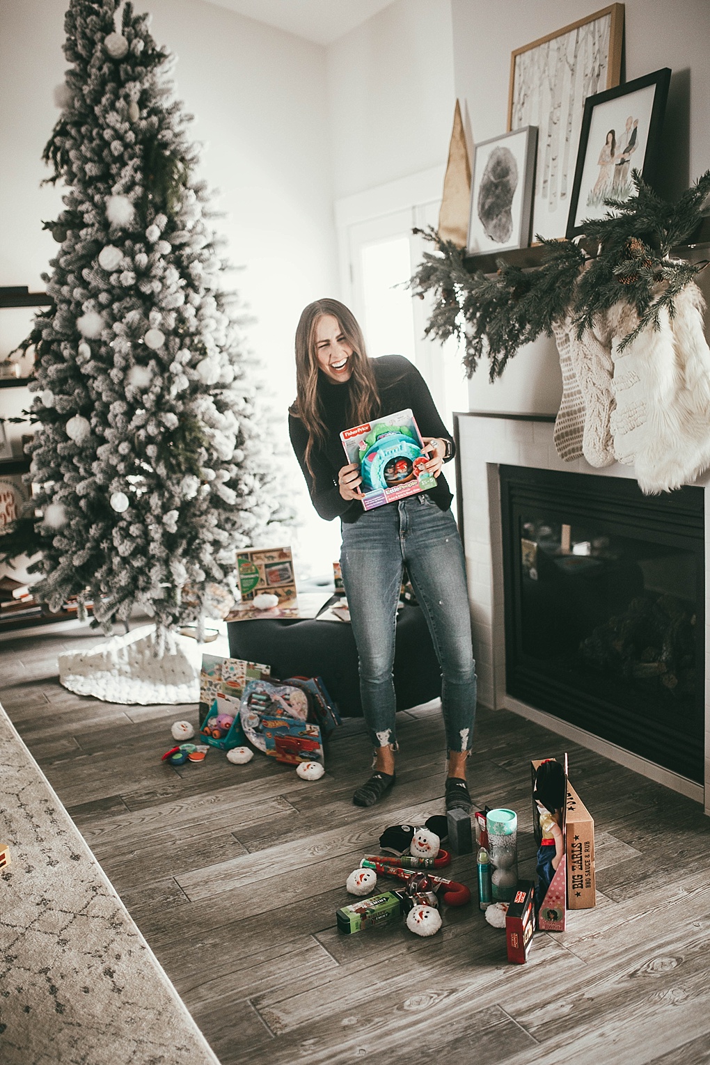 Need a few last minute stocking stuffers? Utah Style Blogger Dani Marie is sharing her top favorite stocking stuffers to give this holiday season! See them here!