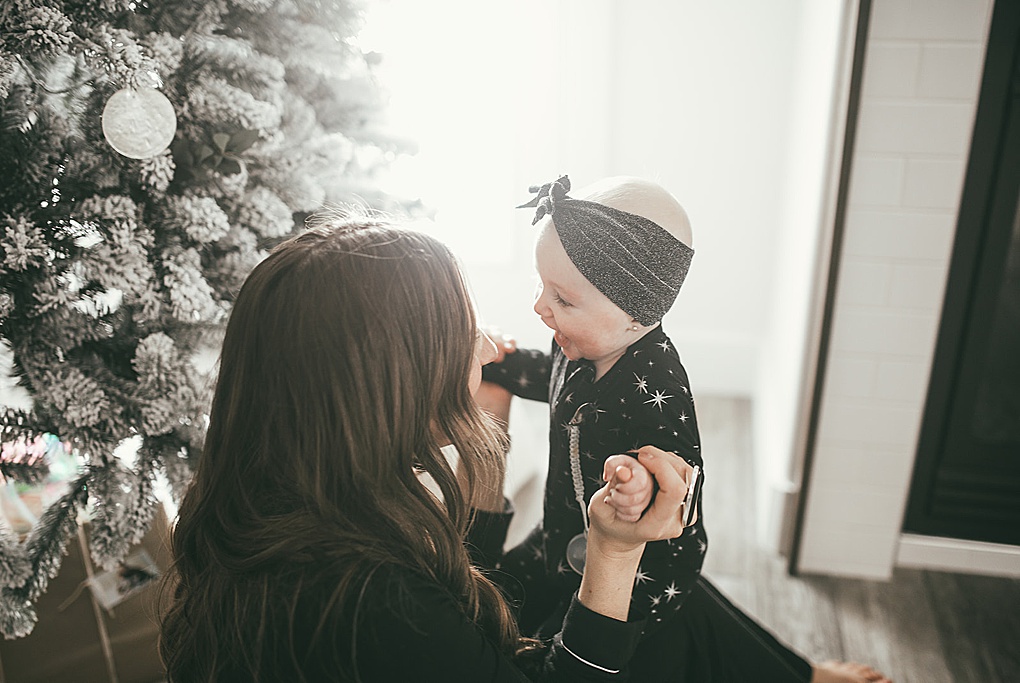 Curious how to look and feel put together for Christmas morning photos? Utah Style Blogger Dani Marie is sharing her top tips here!