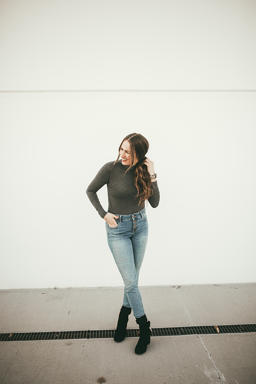 Have you ever wondered how to style socks with booties? Utah Style Blogger Dani Marie is sharing her top styling tips to rock socks with boooties this year! Click to see them HERE!