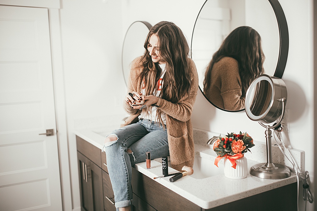 Only have 5 minutes? Need a makeup refresh! Utah Lifestyle Blogger Dani Marie is sharing her 5 minute makeup refresh. Click to see it HERE!
