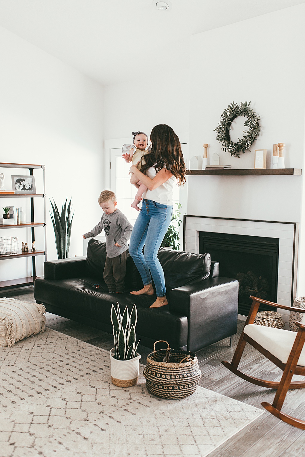 Need some ideas on spring activities for little ones? Utah Style Blogger Dani Marie is sharing her favorite simple spring activities to do with your littles. 