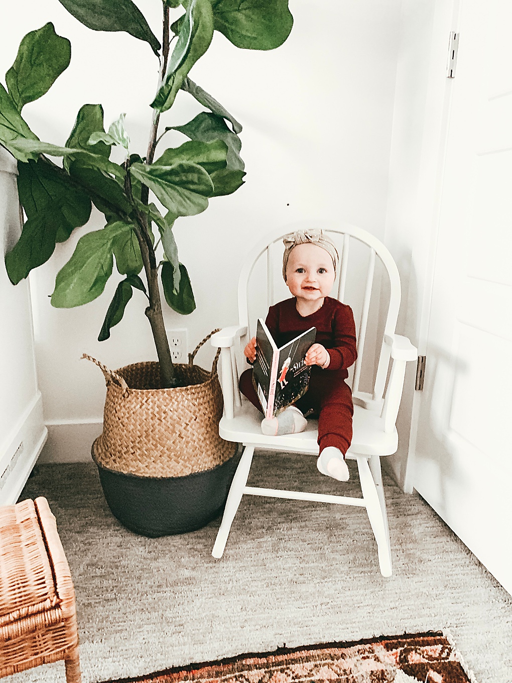 Looking for the best gifts for 1 year old? Utah Style Blogger Dani Marie is sharing her favorite gifts for 1 year old! Click to see them HERE!