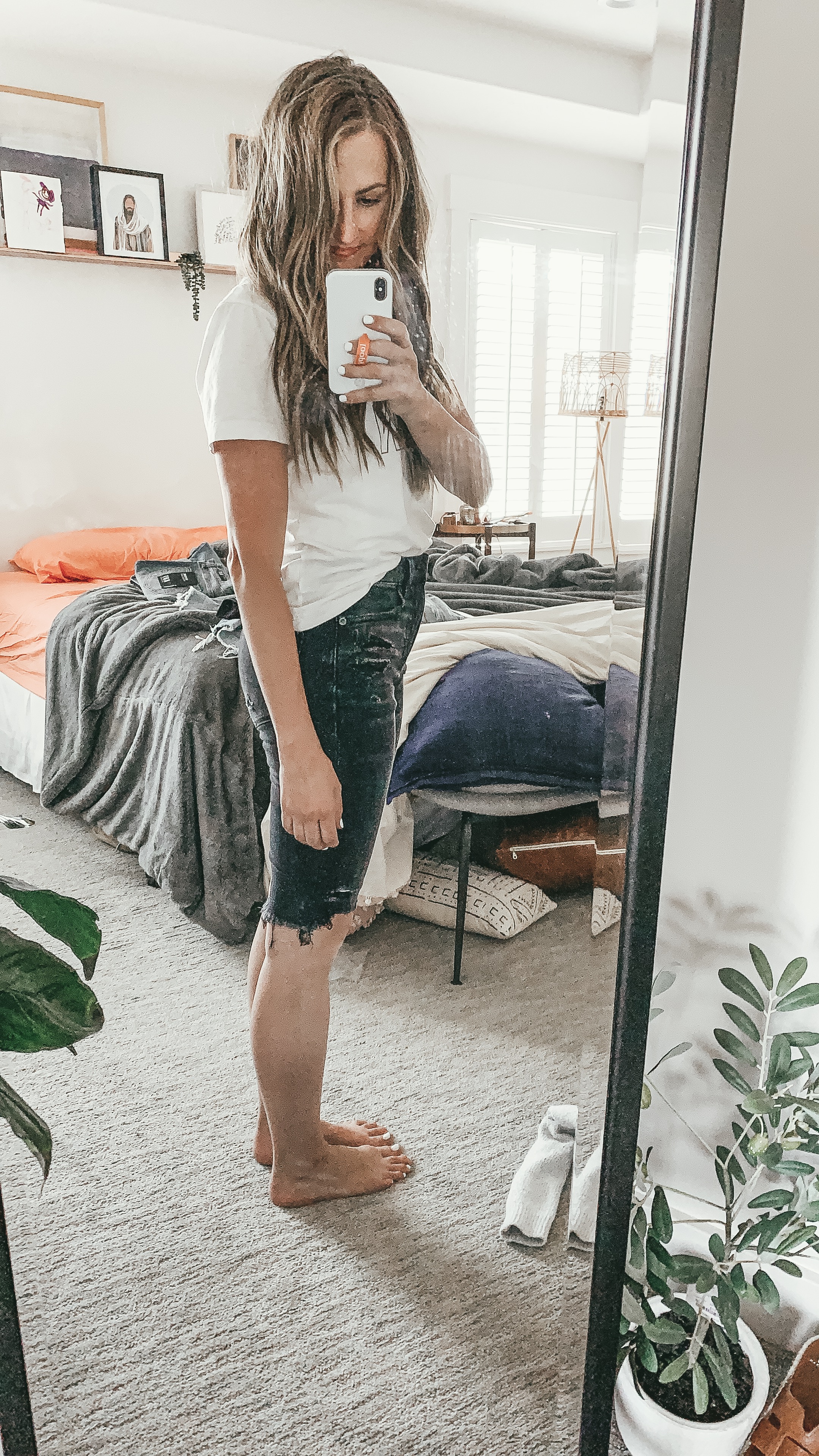 Looking for the perfect pair of bermuda shorts? Utah Style Blogger Dani Marie is sharing her favorite bermuda shorts and how to style them effortlessly.  Click to see them here!