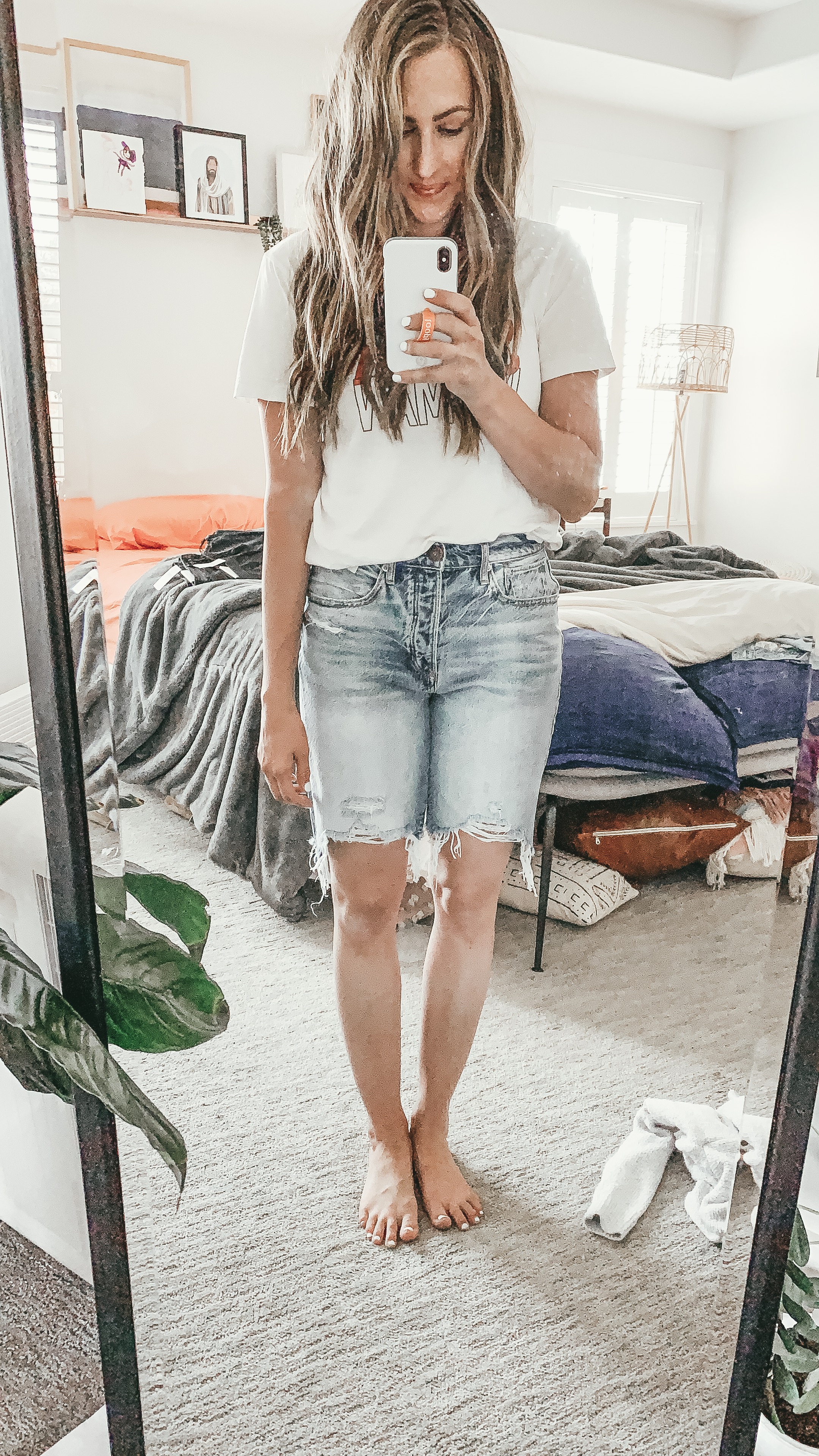 Looking for the perfect pair of bermuda shorts? Utah Style Blogger Dani Marie is sharing her favorite bermuda shorts and how to style them effortlessly.  Click to see them here!