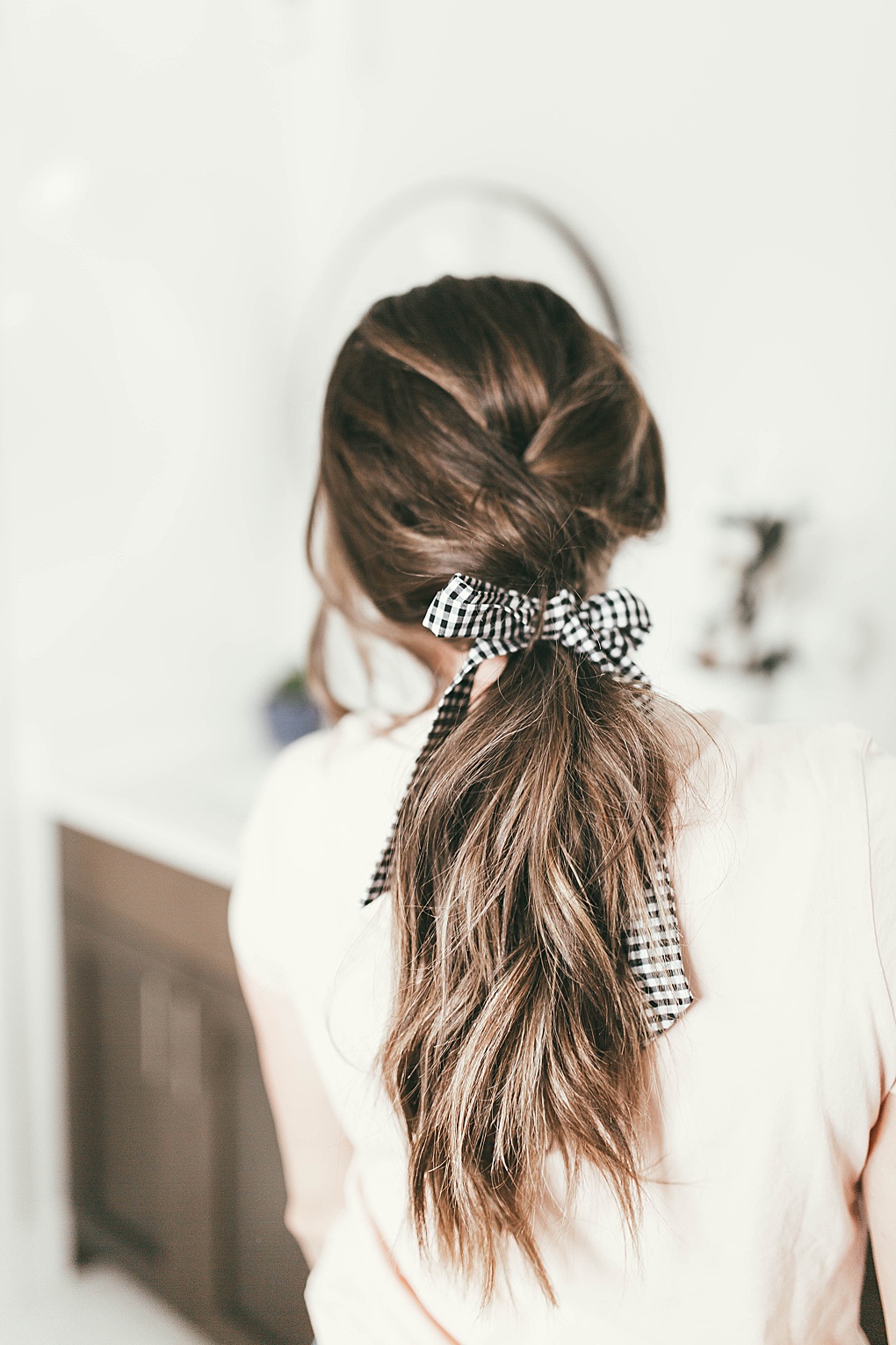 Curious how to jazz up a simple pony tail? Utah Style Blogger Dani Marie is sharing the prettiest simple pony tail tutorial here!