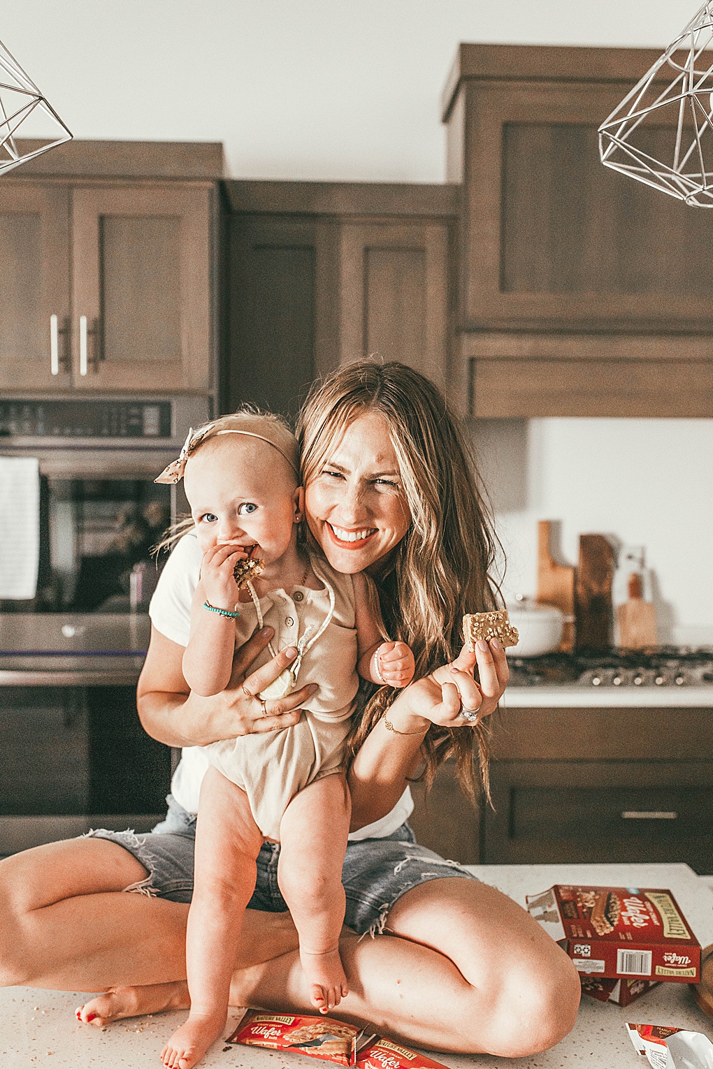 Curious how to simplify hectic mornings? Utah Style Blogger Dani Marie is sharing her top simple ways to simplify hectic mornings HERE!