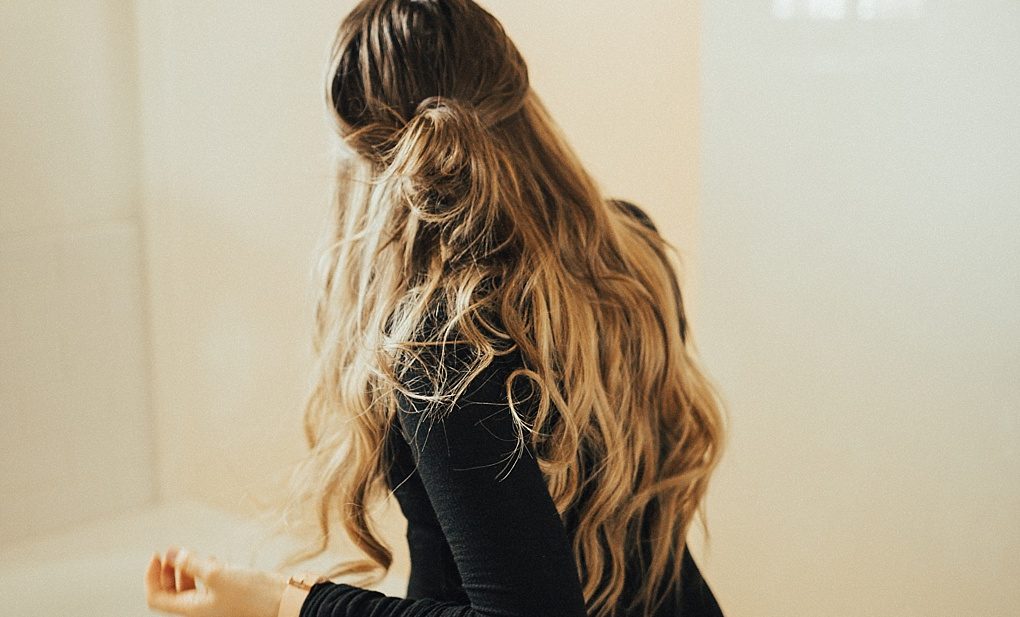 Busy mornings? Not sure what to do for your hair? Utah Blogger Dani Marie is sharing her top 5 simlpe hairstyles to look stylish in a flash.  See them HERE!